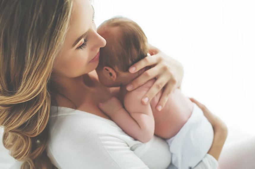 FLASH: UK, le donne non sono più "madri", ma "persone post-natali" 1